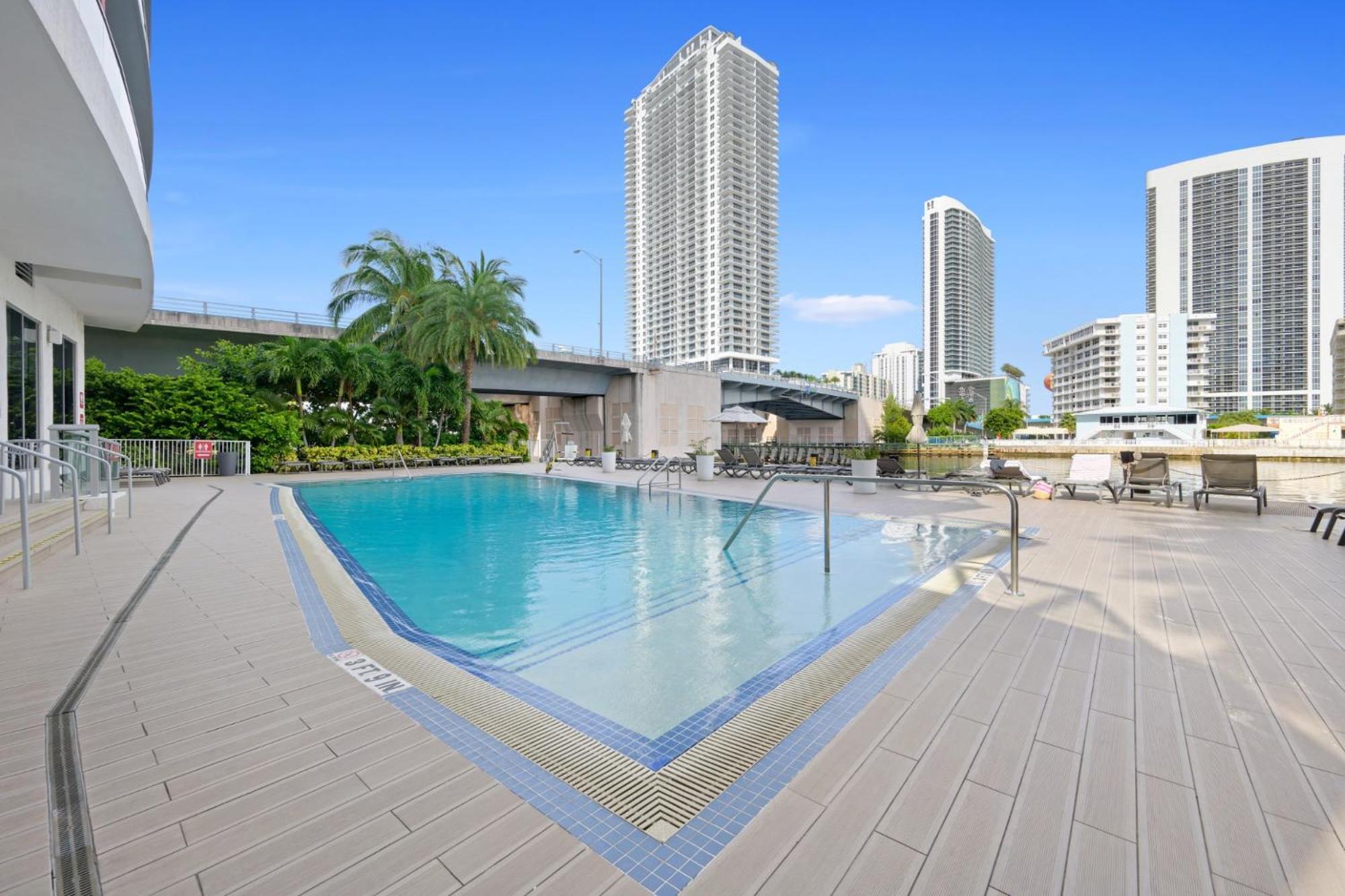 Hallandale Sky Water View Hallandale Beach Eksteriør billede